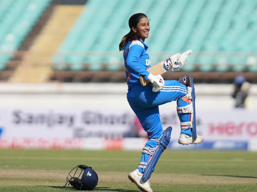 জেমাইমা বলেন, ‘‘বিষয়টা শুরু হয়েছিল অ্যাংজাইটির সমস্যা থেকে৷ তারপর দল থেকে বাদ পড়লাম৷ ওটা বড় ধাক্কা ছিল৷ আর যখন বাদ পড়লাম, তখনই নিজের উপরে একরাশ অবিশ্বাস এসে জড়ো হল৷ আমি সব সময় ভেবেছিলাম যে দলের জন্য কিছু করব, কিন্তু, শুধু বসে থাকা ছাড়া তখন আমার আর কিছু করণীয় ছিল না৷ তারপর যখন দলে ফিরলাম, তখন আরেক রকম চাপ৷ গত একমাস ধরে৷’’