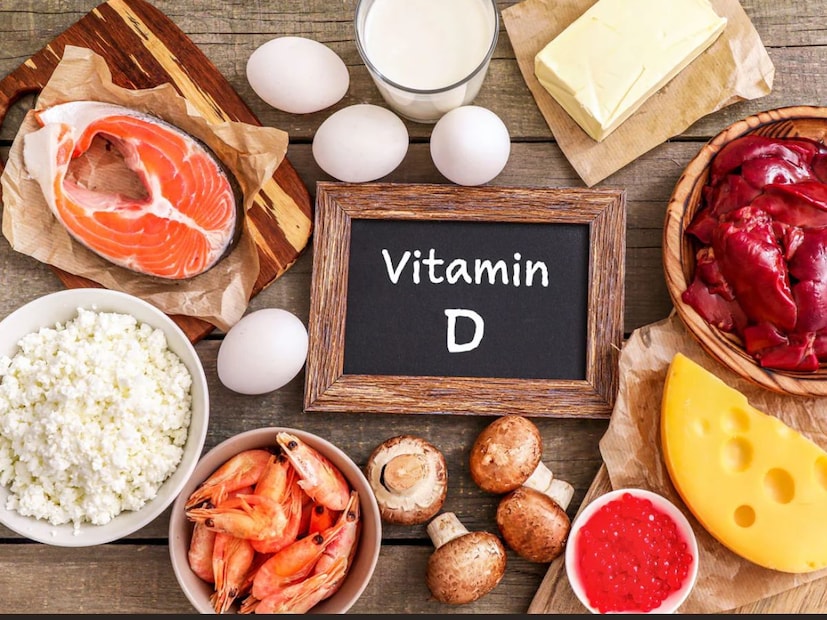 ভিটামিন ডি-ই শরীরে ক্যালসিয়াম শোষণ করতে সাহায্য করে। তাই কারও শরীরে যদি ভিটামিন ডি-এর অভাব থাকে, তখন আপনি যতই ক্যালসিয়াম সমৃদ্ধ খাবার খান না কেন, তা কোনও কাজে আসবে না। কম ভিটামিন ডি হাড়কে ভিতর থেকে ফাঁপা করে দেয়৷ অস্টিওপোরোসিসের দিকে পরিচালিত করে। কিছু গবেষণায় দেখা গেছে যে, ভিটামিন ডি-এর অভাব ক্যান্সার এবং উচ্চ রক্তচাপের ঝুঁকিও বাড়ায়।  ভিটামিন ডি-ই শরীরে ক্যালসিয়াম শোষণ করতে সাহায্য করে। তাই কারও শরীরে যদি ভিটামিন ডি-এর অভাব থাকে, তখন আপনি যতই ক্যালসিয়াম সমৃদ্ধ খাবার খান না কেন, তা কোনও কাজে আসবে না। কম ভিটামিন ডি হাড়কে ভিতর থেকে ফাঁপা করে দেয়৷ অস্টিওপোরোসিসের দিকে পরিচালিত করে। কিছু গবেষণায় দেখা গেছে যে, ভিটামিন ডি-এর অভাব ক্যান্সার এবং উচ্চ রক্তচাপের ঝুঁকিও বাড়ায়।