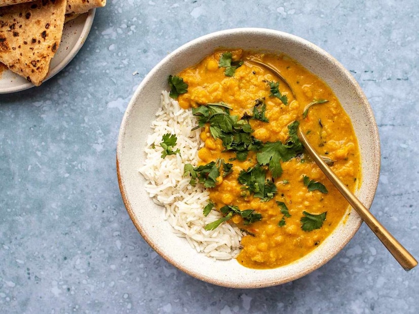 হোল গ্রেন এবং ডাল - ভারতে খুব কমই এমন কেউ আছে যে ভাত, রুটি এবং ডাল খান না৷ কিন্তু অশ্বেষা জোশী বলেন, যে হোল গ্রেন এবং ডালে প্রচুর পরিমাণে ফাইটেট থাকে, যা ভিটামিন ডি এবং খনিজ পদার্থকে আবদ্ধ করে। এর ফলে ভিটামিন ডি শোষণ কঠিন হয়ে পড়ে। তাই, এই খাবারগুলি অতিরিক্ত খাওয়া উচিত নয়।