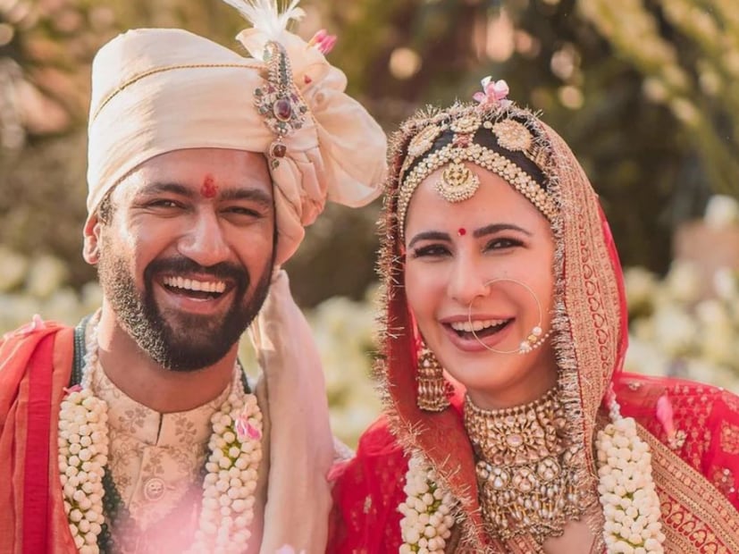 “ক্যামেরা সে পহেলে ম্যানার্স অন করো,” ক্যাটরিনার একজন ভক্ত লিখেছেন। “গোপনীয়তা কোথায়??? “এটা গোপনীয়তার লঙ্ঘন। আমাদের তাদের বিরক্ত করা উচিত নয়।” অন্য একজন মন্তব্য করেছেন। 