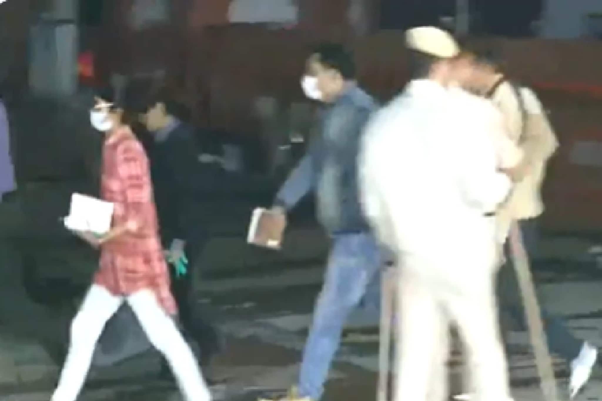 Delhi Red Fort Blast: লালকেল্লায় তদন্তে ফরেনসিক-NIA-NSG, দিল্লি বিস্ফোরণের পর মুম্বই-কেরল-হায়দরাবাদে 'হাই অ্যালার্ট' জারি