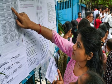 শিক্ষকের চাকরি পেতে SSC-কে ভুল তথ্যপ্রদান, একাদশ-দ্বাদশের নিয়োগে 'চিহ্নিত' ২৬ আবেদনকারী! শিক্ষকের চাকরি পেতে SSC-কে ভুল তথ্যপ্রদান, একাদশ-দ্বাদশের নিয়োগে 'চিহ্নিত' ২৬ আবেদনকারী!