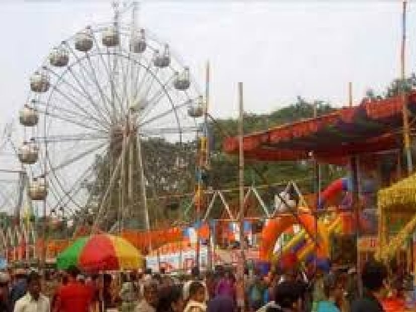 প্রসঙ্গত, পৌষমেলায় দূষণ হচ্ছে এই মর্মে ২০১৬ সালে জাতীয় পরিবেশ আদালতে মামলা করেছিলেন সুভাষ দত্ত। ২০১৭ সালে আদালত মেলায় দূষণ নিয়ন্ত্রণে একাধিক নির্দেশিকা দেন। প্লাস্টিক বর্জন, কাঠ বা কয়লার উনুন ব্যবহার করা যাবে না, শব্দ মাত্রা নিয়ন্ত্রণের মধ্যে রাখতে হবে, মেলার মাঠে পর্যাপ্ত জল দিতে হবে, বায়ো টয়লেট ব্যবহার করতে হবে ইত্যাদি। গত বছরের মতন এবারও এগুলির উপর বিশেষ নজর দেবে বিশ্বভারতী কর্তৃপক্ষ, এমনটাই জানান উপাচার্য।