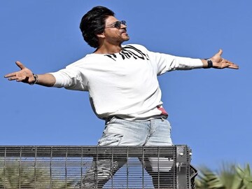 'দিলওয়ালে দুলহানিয়া লে যায়েঙ্গে'-র হিরো হিসেবে শাহরুখ পরিচালকের প্রথম পছন্দ ছিলেন না!