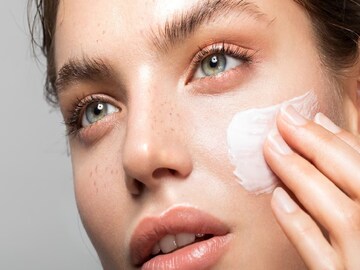 শীতের শুষ্কতায় কোন ত্বকের জন্য কোন ক্রিম বেস্ট, বিশেষ করে মুখে! রইল বিউটিশিয়ানের টিপস