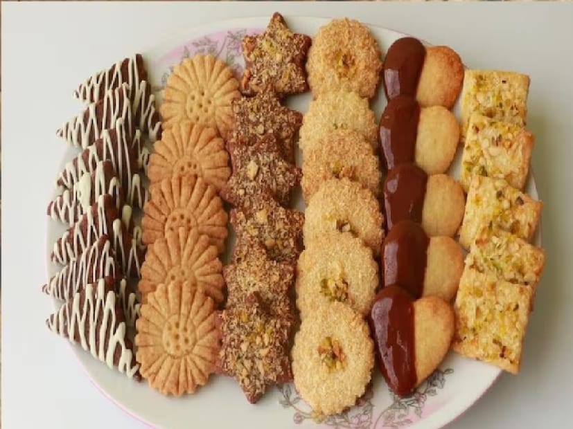 তবে বিস্কুট মাত্রই পরিত্যাজ্য নয়। ডাইজেস্টিভ জাতীয় বিস্কুটের বেশ কিছু উপকারিতাও আছে। এই বিস্কুট শরীরে অনেকটা এনার্জি এনে দেয়। এতে যথেষ্ট পরিমাণ ফাইবার থাকে বলে কোষ্ঠকাঠিন্যের সমস্যাও হয় না। আপনার খাওয়া ঠিক কি না তা ঠিক করার আগে চিকিৎসকের পরামর্শ নিন অবশ্যই।