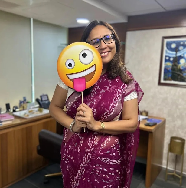 ম্যাককিনসির কাছ থেকে চাকরির প্রস্তাব পেয়ে তাঁর সাফল্য আসে, তার পরে AQR ক্যাপিটাল ম্যানেজমেন্টে যোগদান করেন। পরে তিনি তাঁর স্বামী নলিন মনিজের সঙ্গে ফোরফ্রন্ট ক্যাপিটাল ম্যানেজমেন্টের প্রতিষ্ঠা করেন। ২০১৪ সালে এডেলউইস ফিনান্সিয়াল সার্ভিসেস এই ফার্মটি অধিগ্রহণ করে এবং রাধিকা অবশেষে এর মিউচুয়াল ফান্ড বিভাগের নেতৃত্ব দেন।