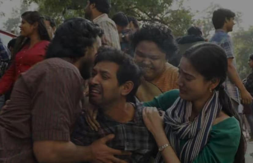 বিধু বিনোদ চোপড়া এরপর বর্ণনা করেন যে কীভাবে একটি OTT প্ল্যাটফর্ম ছবিটি দেখার পর একটি চুক্তি থেকে সরে আসে। তিনি বলেন, 