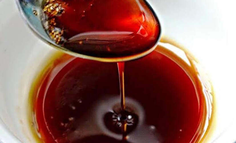 গুড়ের সঙ্গে চিনি মিশিয়ে পাটালি তৈরি করলে সেটি খুব শক্ত হয়। রসালো থাকে না। পাটালির রং কিছুটা সাদা হয়ে যায়। গুড়ে হাইড্রোজ, ফিটকিরি ব্যবহার করলেও পাটালির রং সাদা হয়। পাটালি ভীষণ শক্ত হয়। তাই এই দিকটি লক্ষ্য রাখা জরুরি।