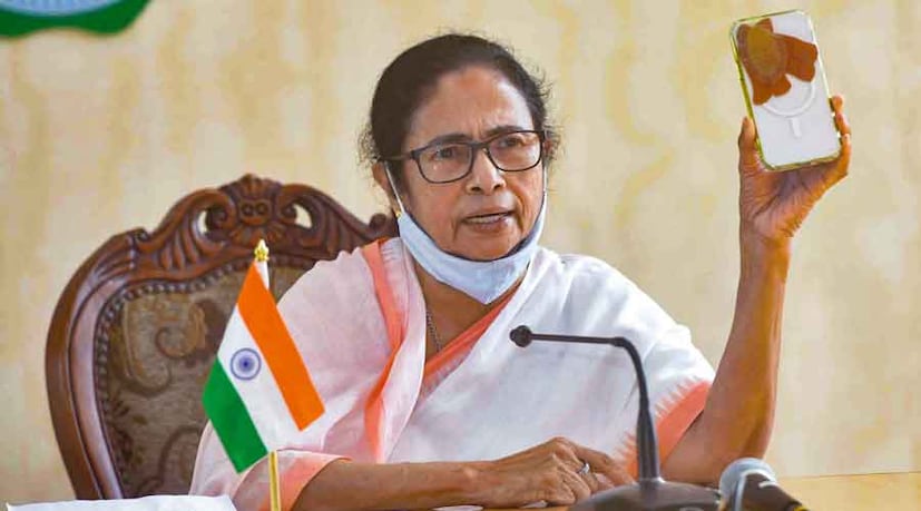 কারা আবেদন করতে পারবেন?ন্যূনতম যোগ্যতা— দশম শ্রেণী, স্কুল, কলেজ, মাদ্রাসা, বিশ্ববিদ্যালয়, ডিপ্লোমা, পেশাগত কোর্স, এমনকি কোচিং-এর ক্ষেত্রেও আবেদন করা যায় এই প্রকল্পের অধীনে। তবে শর্ত একটাই আবেদনকারীর বয়স হতে হবে ৪০ বছরের নীচে। এছাড়া পড়ুয়ার পরিবারকে কমপক্ষে ১০ বছর পশ্চিমবঙ্গে বসবাস করতে হবে।