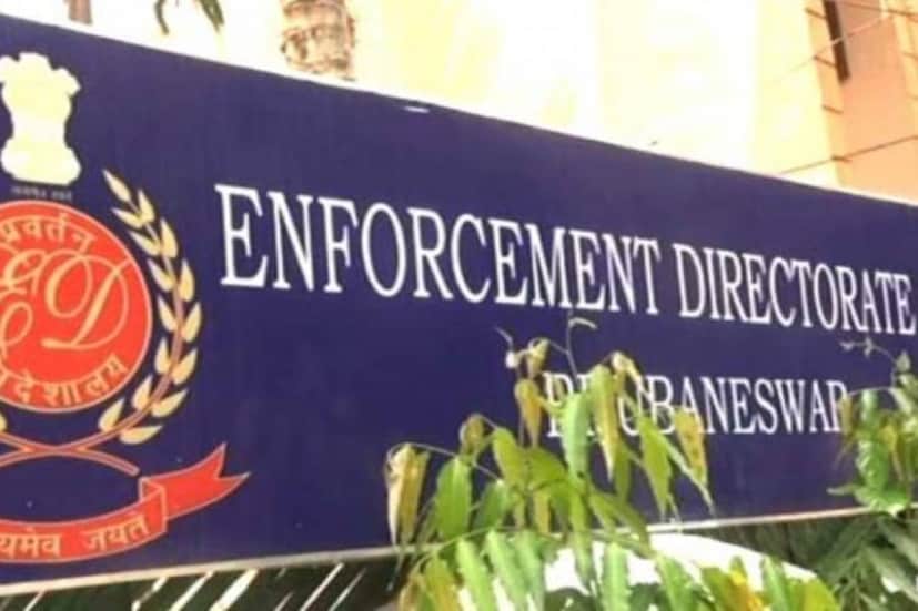 এছাড়াও আসানসোল, দুর্গাপুর-সহ একাধিক জায়গায় ইডির অভিযান চলে রাজ্যে। গোপাল ঝুনঝুনওয়ালা নামে এক ব্যবসায়ী বাড়ি এখানে প্রবেশ করেছেন ইডির আধিকারিকরা।অভিযোগ, কয়লা পাচারকাণ্ডের কালো টাকা এই ব্যবসায়ীর কোম্পানির অ্যাকাউন্টে ঢুকেছিল।