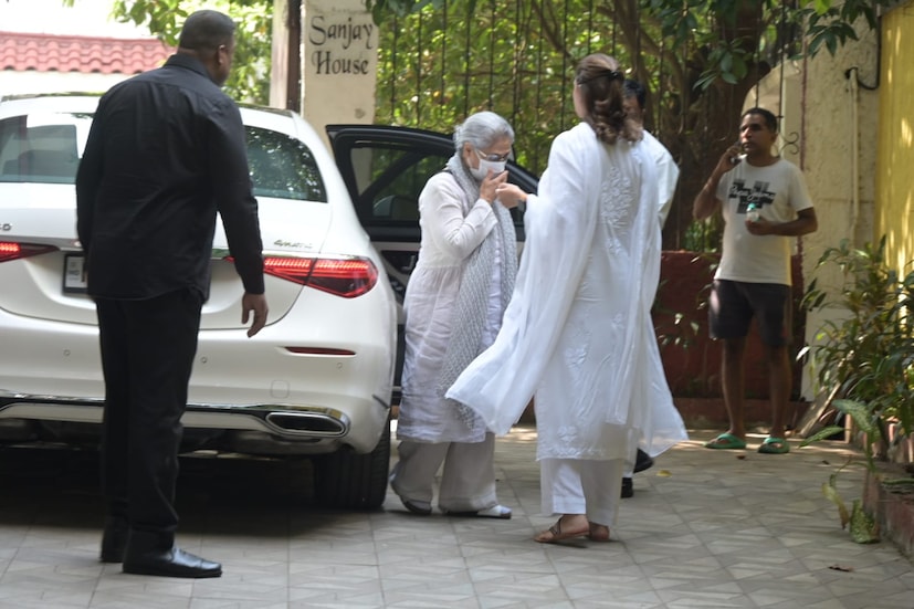 তিনি অভিনেত্রী সুজান খান এবং অভিনেতা জায়েদ খানের মা ছিলেন। ছিলেন অভিনেতা হৃতিক রোশনের প্রাক্তন শাশুড়ি। তাঁকে  শ্রদ্ধা জানাতে এসেছিলেন জয়া বচ্চন।