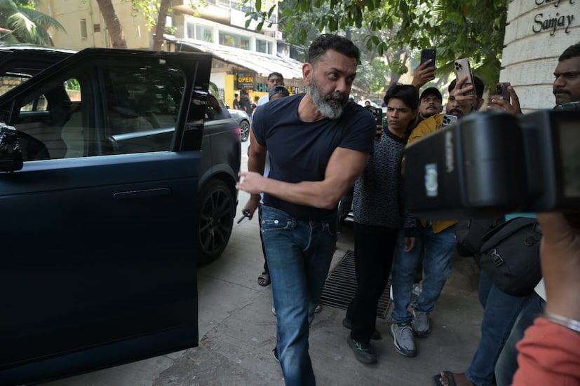 জুলাই মাসেই ৮১ তম জন্মদিন পালন করেছেন তিনি। সুজান লিখেছিলেন, ‘ইউনিভার্স যেন তোমায় সবসময় রক্ষা করে। বছরটা খুব ভাল কাটুক তোমার।’ এসেছিলেন ববি দেওয়াল।