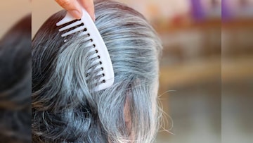 হেয়ার ডাই, রাসায়নিক রঙ ছাড়ুন! ১ চামচ চিনিতেই কুচকুচে কালো সব চুল! শুধু জানুন ব্যবহার