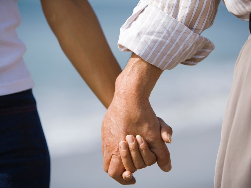 প্রেমের চেয়ে ব্যবহারিক চিন্তাভাবনা এখন জীবনের সিদ্ধান্তের ক্ষেত্রে গুরুত্বের বিচারে অগ্রাধিকার পায়। যদিও একটা সময় পর্যন্ত প্রেম এবং পারিবারিক চাপ বিয়ের পিছনে চালিকা শক্তি ছিল, কিন্তু এখন সম্পর্কের ক্ষেত্রে ব্যবহারিক দৃষ্টিভঙ্গি আরও বেশি করে স্থান করে নিচ্ছে।