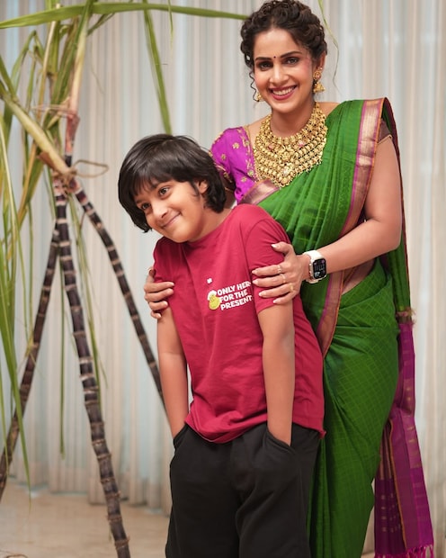 বিগ বস তামিল সিজন ৪-এ প্রতিযোগী হিসেবে খ্যাতি অর্জন করা সংযুক্তা তার ক্যারিয়ার শুরু করেছিলেন মডেলিং ইন্ডাস্ট্রি থেকে। ২০০৭ সালে তিনি “মিস চেন্নাই” খেতাব অর্জন করেছিলেন। মিডিয়া রিপোর্ট অনুযায়ী, সংযুক্তা ও তার স্বামীর বিবাহবিচ্ছেদ হয়ে গেছে। দীপাবলির সময় সংযুক্তা অনিরুদ্ধের সঙ্গে একটি ছবি শেয়ার করে তাঁদের সম্পর্কের গুঞ্জনকে আরও জোরদার করেছিলেন।