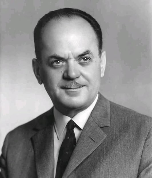 জর্জিওস পাপাডোপোলোস (গ্রিস): ১৯৬৭ সালের সামরিক অভ্যুত্থানের নেতা উচ্চ রাষ্ট্রদ্রোহিতার জন্য মৃত্যুদণ্ডে দণ্ডিত হন, পরে তা যাবজ্জীবন কারাদণ্ডে কমিয়ে আনা হয়। (Image: Wikimedia Commons)