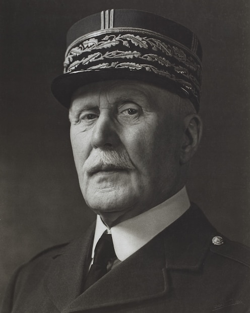 ফিলিপ পেতেঁ (ফ্রান্স): দ্বিতীয় বিশ্বযুদ্ধের সময় নাৎসি জার্মানির সঙ্গে সহযোগিতার জন্য মৃত্যুদণ্ডে দণ্ডিত হন; তার শাস্তি বয়সের কারণে কমিয়ে আনা হয়। (Image: Wikimedia Commons)