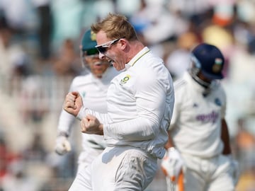 গুয়াহাটি টেস্ট জিততেই হবে, লজ্জার সামনে দাঁড়িয়ে ভারত! ক্যাপ্টেনও নেই দলে, গিলের বদলে কে? গুয়াহাটি টেস্ট জিততেই হবে, লজ্জার সামনে দাঁড়িয়ে ভারত! ক্যাপ্টেনও নেই দলে, গিলের বদলে কে?