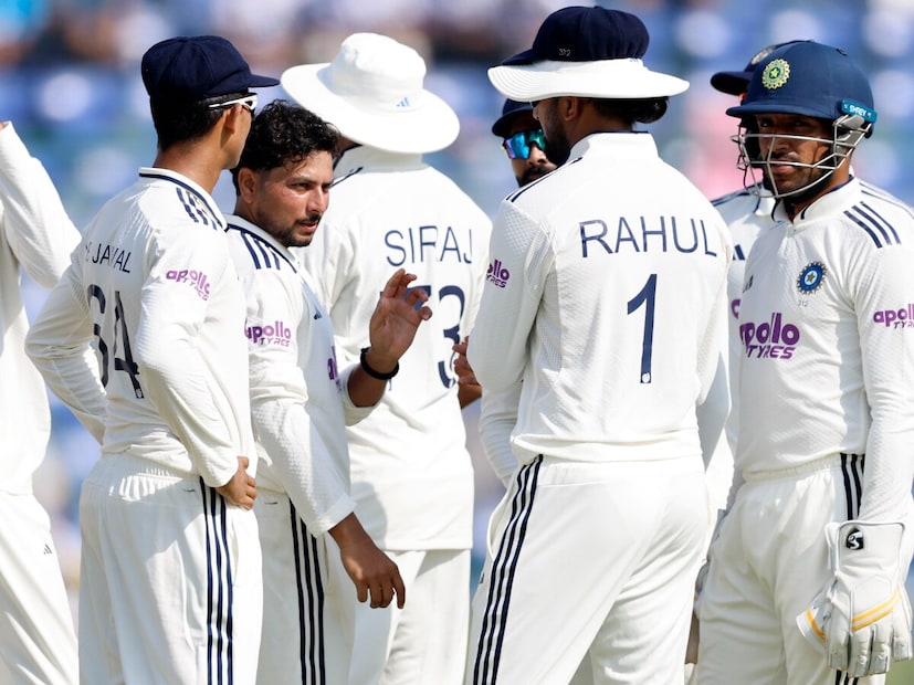 কুলদীপ যাদবকে বাদ দেওয়ার সম্ভাবনা রয়েছে। প্রথম টেস্টে কুলদীপ যাদব ৪ উইকেট নিয়েছিলেন। আর অক্ষর প্যাটেল ২ উইকেট নিলেও ব্যাটিং করেন ভালই। দ্বিতীয় ইনিংসে কেশব মহারাজের বোলিংয়ে তিনি একটি চার, দুটি ছক্কা মেরে দলকে প্রায় জয়ের দ্বোরগোড়ায় নিয়ে গিয়েছিলেন। গম্ভীর বোলিং অলরাউন্ডারদের বেশি গুরুত্ব দেন। তাই কুলদীপ যাদবকে বাদ দিয়ে নীতীশ কুমার রেড্ডিকে সুযোগ দেওয়ার সম্ভাবনা রয়েছে।