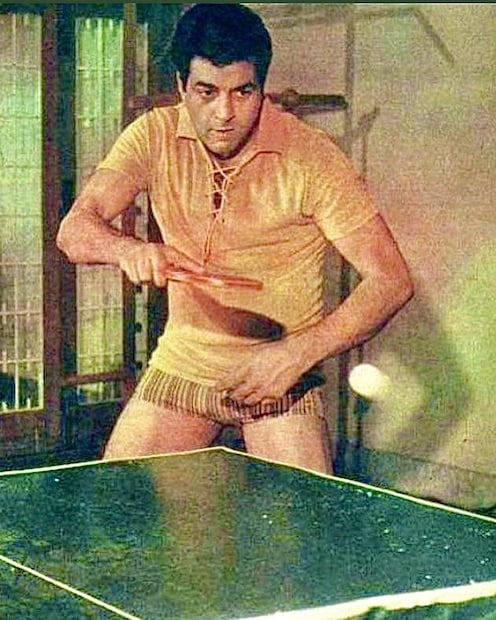 প্রথম অভিনয় করলেন ১৯৬০ সালে, অর্জুন হিঙ্গোরানির ‘দিল ভি তেরা হম ভি তেরে’ ছবিতে৷