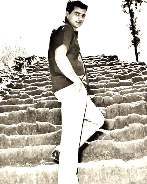 কিন্তু প্রথম ছবিতে দর্শকদের হৃদয় জয় তো দূর অস্ত্, বক্স অফিসে মুখ থুবড়ে পড়ল৷ কেউ খেয়ালই করল না নবাগতকে৷ প্রথম ছবি না চলুক, পঞ্জাবের পুত্তরের স্বপ্ন দেখা কিন্তু বন্ধ হল না৷ বেশি অপেক্ষা না করে প্রথম সাফল্য এল পরের বছরই, ‘শোলা অউর শবনম’ ছবিতে৷ এর পর বছর তিনেকের মধ্যে নামের পাশে একে একে বসেছে ‘অনপড়’ এবং বিমল রায়ের ‘বন্দিনী’৷