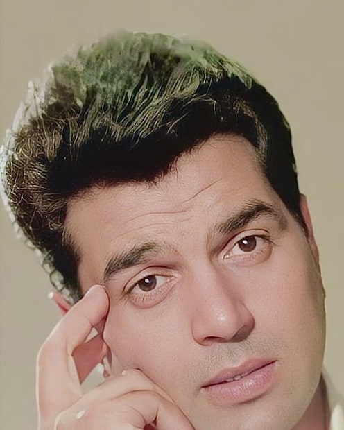 ধর্মেন্দ্রর প্রয়াণে সচিন তেন্ডুলকর লিখেছিলেন, ‘ওঁর এনার্জি সবার মধ্যে ছড়িয়ে পড়ত। আমার সঙ্গে দেখা হলেই বলতেন, তোমাকে দেখলে আমার শরীরে এক কিলো রক্ত বেড়ে যায়। আজ ওঁর চলে যাওয়ায় মনে হচ্ছে আমার শরীরে ১০ কিলো রক্ত কমে গেল।’