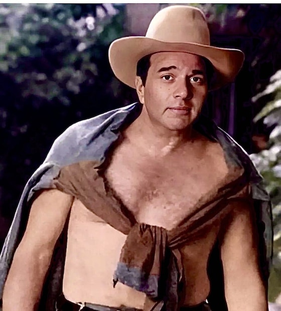 আজ থেকে বছর পনেরো আগে ধর্মেন্দ্রকে এক সাক্ষাৎকারে প্রশ্ন করা হয়েছিল, আপনি যদি অভিনেতা না হতেন তা হলে কোন পেশা বেছে নিতেন! ধর্মেন্দ্রর উত্তর ছিল, হয়তো দেশের জন্য অলিম্পিকে পদক জিততাম!