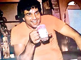 এক যুগের অবসান... প্রয়াত ধর্মেন্দ্র! এক নজরে তাঁর অদেখা কিছু ছবি