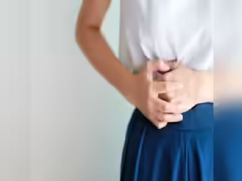 • আয়রন এবং ফোলেট: ঋতুস্রাবের রক্তক্ষরণ আয়রনের ঘাটতিজনিত রক্তাল্পতার ঝুঁকি বাড়ায়। শাকসবজি, ডাল, লাল মাংস এবং শস্য জাতীয় খাবার আয়রনের ভাণ্ডার পূরণে সাহায্য করে।