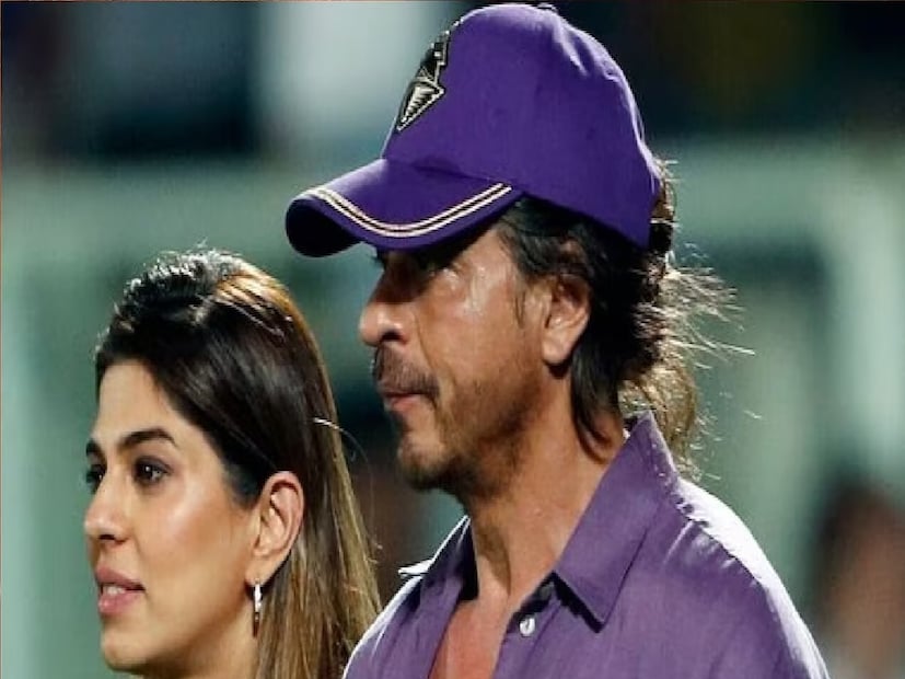 তবে ম্যানেজার নন, পূজা দাদলানিকে খান পরিবারের সদস্যই মনে করেন বলিউডের বাদশা, কিং, শাহরুখ খান।