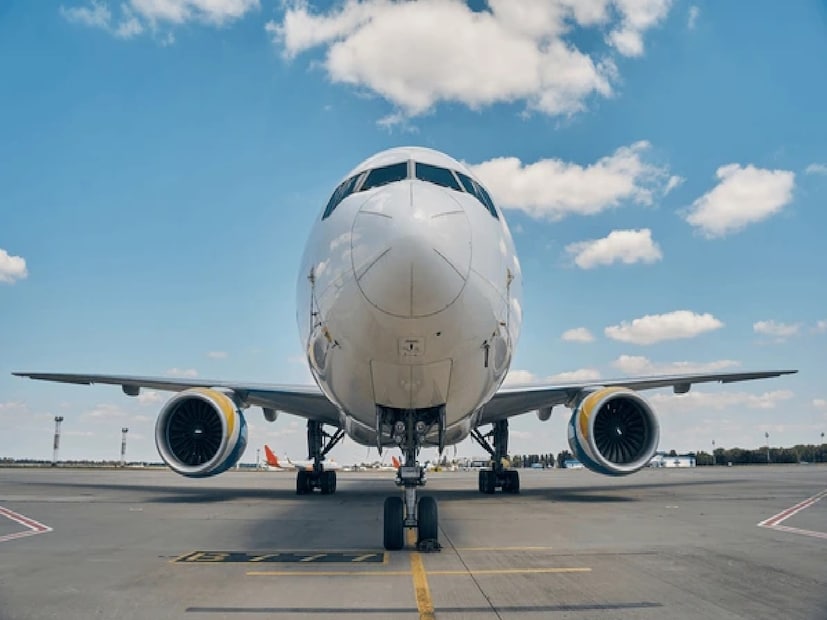 ৬. কিরিবাতিকিরিবাতি হল প্রশান্ত মহাসাগরের ৩.৫ মিলিয়ন বর্গকিলোমিটার জুড়ে বিস্তৃত বিক্ষিপ্ত প্রবালপ্রাচীরের একটি জাতি। যদিও এর রাজধানীতে একটি বিমানবন্দর রয়েছে, এর ৩৩টি দ্বীপের বেশিরভাগেরই নেই। অতএব, সেখানে পৌঁছানোর জন্য নৌকা, ফেরি এবং ধৈর্যের প্রয়োজন। এটি একটি সত্যিকারের অনুস্মারক যে স্বর্গ সবসময় সরাসরি বিমানের মাধ্যমে পৌঁছানো যায় না।
