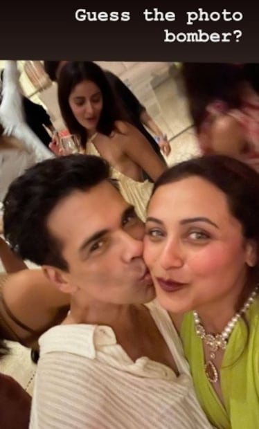 এদিকে, গতকাল, ফারাহ খান তার সোশ্যাল মিডিয়ায় কিছু ভিডিও শেয়ার করেছেন যখন তিনি, করণ জোহর এবং নভ্যা নন্দা মুম্বই থেকে আলিবাগে M2M ফেরিতে করে যাচ্ছিলেন। ফারাহ ইনস্টাগ্রামে তাদের যাত্রার একটি মজার ভিডিও শেয়ার করেছেন, যেখানে তাকে এবং কেজোকে তাদের সিগনেচার ব্যঙ্গাত্মক ভঙ্গিতে ধারণ করেছেন।