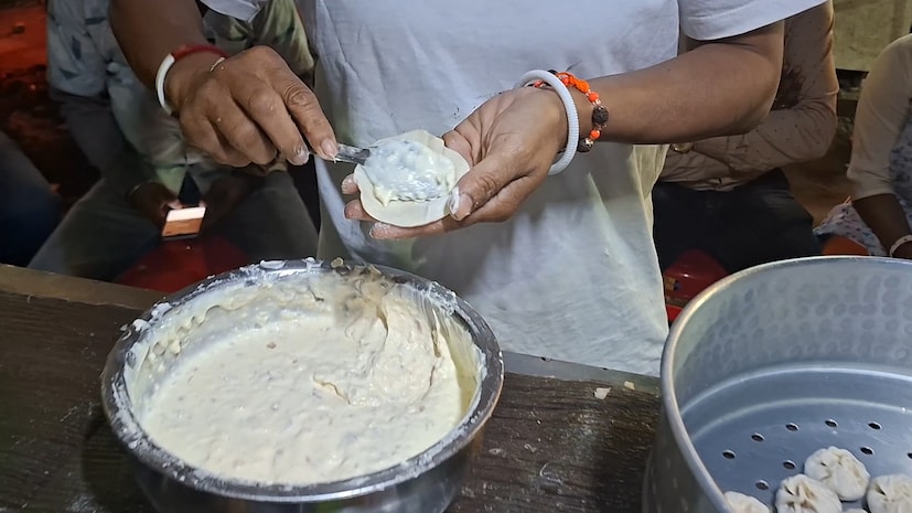 নিজের হাতের দক্ষতায় বানিয়েছিলেন শিলিগুড়ির প্রথম ফিশ মোমো, যা তখনই ভাইরাল হয়ে যায়। পম্পার কথায়, “মানুষ আমার মোমো ভালবাসে বলেই এত লড়াইয়ের পরেও দাঁড়িয়ে থাকতে পেরেছি।”