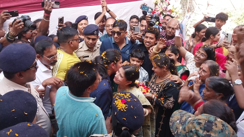 এদিন সাংবাদিক সম্মেলনে বসে রিচা ঘোষ বলেন, 