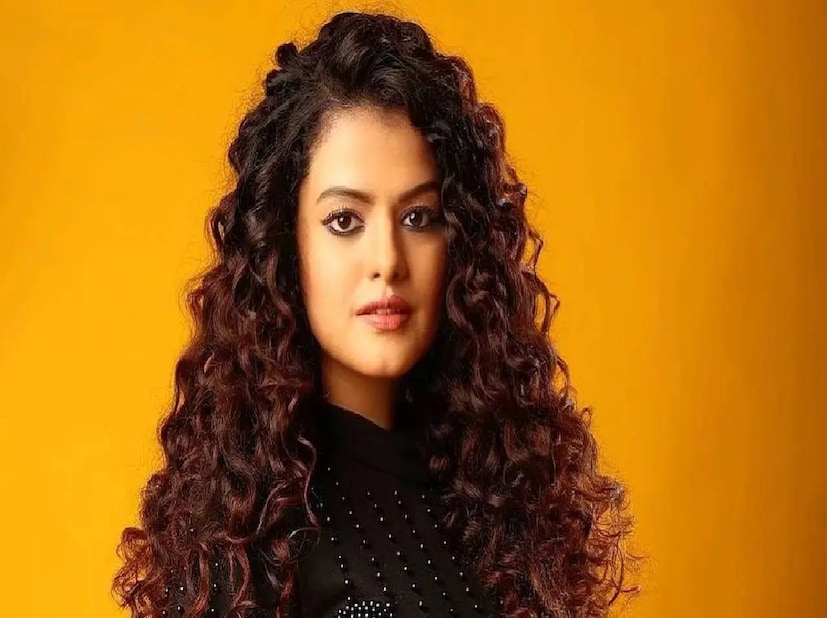 শুধু শিশুদের চিকিৎসাই নয়, পলক সমাজকল্যাণের নানা ক্ষেত্রেও সাহায্যের হাত বাড়িয়েছেন। কার্গিলের শহিদ পরিবারের পাশে দাঁড়ানো থেকে গুজরাত ভূমিকম্পে ক্ষতিগ্রস্তদের জন্য ১০ লক্ষ টাকা অনুদান, প্রতিটি ক্ষেত্রেই তাঁর সহানুভূতির ছাপ স্পষ্ট।