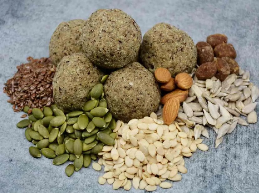 অ্যালিভ বীজে রয়েছে আয়রন, ওমেগা ৩ ফ্যাটি অ্যাসিড এবং ভিটামিন সি। তিন উপকরণ, চুল ঝরা কমায়, হেয়ার ফলিকল মজবুত করে চুলের বৃদ্ধিতে সাহায্য করে।