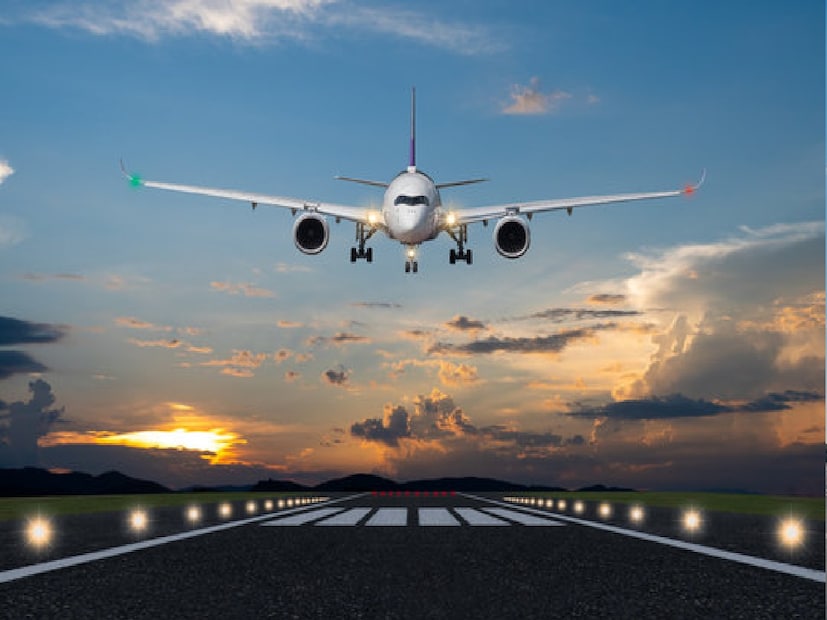 ৫. ভ্যাটিকান সিটিপৃথিবীর সবচেয়ে ছোট সার্বভৌম রাষ্ট্রের বিমানবন্দরের প্রয়োজন নেই; পুরো শহরটি বেশিরভাগ বিমানবন্দর টার্মিনালের মধ্যেই অবস্থিত! ভ্যাটিকান সিটির হেলিপোর্ট অফিসিয়াল আগমন পরিচালনা করে, তবে দর্শনার্থীরা সাধারণত সেন্ট পিটার্স স্কোয়ারে হেঁটে বা গাড়ি চালিয়ে যাওয়ার আগে রোমে উড়ে যান। যে দেশে ৩০ মিনিটেরও কম সময়ে ভ্রমণ করা যায়, সেখানে বিমান ভ্রমণ প্রায় অতিরিক্ত হবে।
