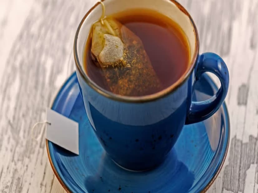 অনেকেই মানসিক চাপ কমাতে চা পান করেন। সেই ব্যক্তি যদি হঠাৎ করে চা খাওয়া বন্ধ করে দেন, তার মানসিক স্বাস্থ্যের পরিবর্তন ঘটতে পারে।