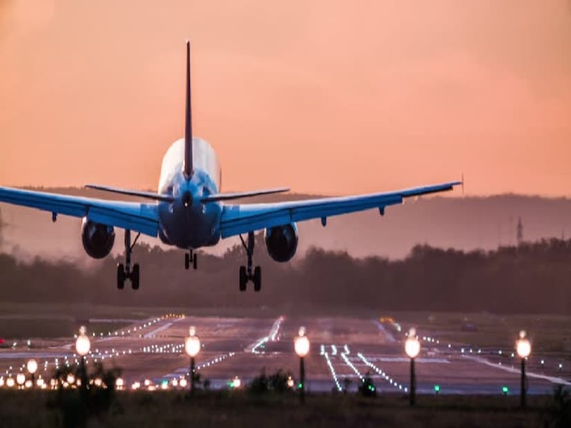 ৪. সান মারিনোসান মারিনো মাউন্ট টাইটানোতে অবস্থিত এবং ইতালি দ্বারা বেষ্টিত। তাছাড়া, এটি বিশ্বের প্রাচীনতম প্রজাতন্ত্রগুলির মধ্যে একটি এবং গর্বের সাথে বিমানবন্দর মুক্ত। জরুরি অবস্থার জন্য একটি ছোট ঘাসের বিমানঘাঁটি রয়েছে, তবে নিয়মিত ভ্রমণকারীরা কাছাকাছি রিমিনি বা বোলোনিয়ায় উড়ে যান, তারপর গাড়ি বা বাসে পাহাড়ে উঠে যান। এর মধ্যযুগীয় রাস্তা, প্রাচীন টাওয়ার এবং মনোমুগ্ধকর দৃশ্য ধীর গতির পথটিকে প্রতিটি মিনিটের জন্য মূল্যবান করে তোলে।

