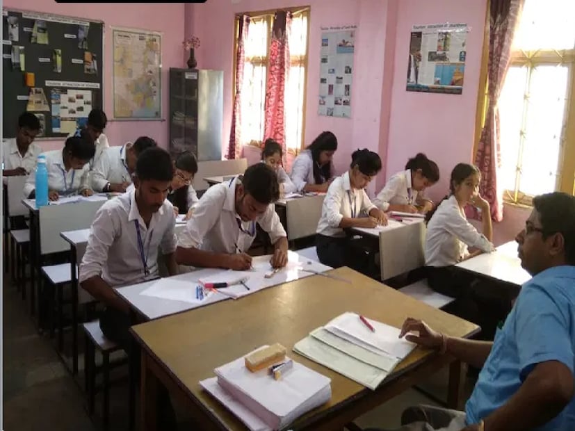 এরই সঙ্গে স্বামী বিবেকানন্দ স্কলারশিপে রিনিউয়াল প্রক্রিয়াও শুরু হয়ে গিয়েছে। যে সকল পড়ুয়া পূর্ববর্তী ক্লাসে ৬০ শতাংশ নম্বর পেয়ে উত্তীর্ণ হয়েছে, তারা সকলে এই স্কলারশিপে আবেদন করতে পারবেন।