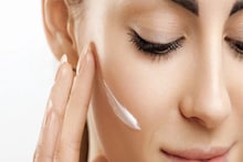 Best Face Moisturizer in Winter: শীতের শুষ্কতায় কোন ত্বকের জন্য কোন ক্রিম বেস্ট, রইল বিউটিশিয়ানের টিপস! বিশেষ করে মুখে কী মাখবেন জানুন