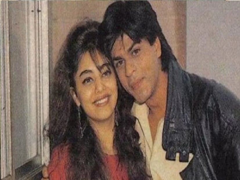 গৌরীকে নিয়ে প্রচণ্ড পজেসিভ ছিলেন শাহরুখ। গৌরী চুল খুলে রাখলে সবাই নাকি তাকিয়ে দেখত। তাতে এসআরকে-র রাগ হত। এই নিয়ে এক বার দু’জনের ঝগড়াও হয়েছিল। যার ফলে একাই বন্ধুদের সঙ্গে জন্মদিন পালন করেন গৌরী। শাহরুখকে না বলেই চলে যান মুম্বইয়ে।