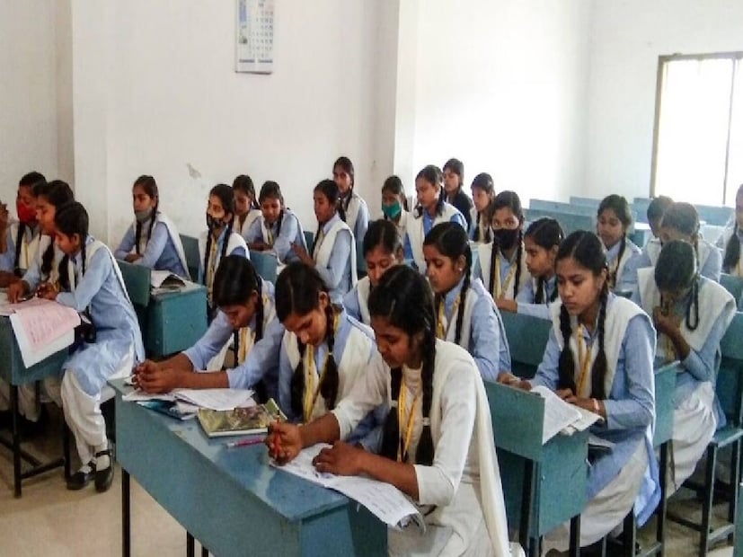 ফ্রি-শিপ স্কলারশিপে আবেদন করার জন্য কিছু যোগ্যতা পূরণ করতে হবে। সেগুলি হল--