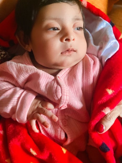 শ্রীময়ীর পাশাপাশি বাবা কাঞ্চনও মেয়ের জন্মদিনে খুব আবেগপ্রবণ৷ তিনিও সোশ্যাল মিডিয়ায় পোস্ট করেছেন ছবি এবং লিখেছেন, আমি আমার মাকে হারিয়েছি গত চার বছর আগে, কিন্তু গত বছর আমি আমার মাকে ফিরে পেয়েছি কৃষভির মধ্যে। ঈশ্বর আমাকে বাবা হওয়ার সুযোগ হয়ত দিয়েছে, কিন্তু কৃষভি আসার পর নিজের হাতে করে বড় করার সুযোগ পেয়েছি নিজের সন্তানকে। চোখের সামনে দেখলাম একদিন থেকে কিভাবে এক বছর হয়ে গেল আমার মেয়ের।'(Photo Courtesy-Facebook/Sreemoyee Chattoraj Mullick )