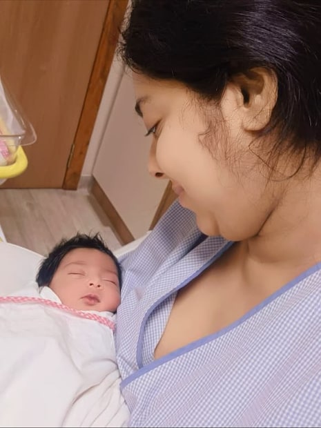 মা-বাবার আদরের কৃষভির জীবন হোক মধুর, শুভ হোক প্রতিটা মুহূর্ত এই কামনা রইল৷ রইল শুভেচ্ছা৷ (Photo Courtesy-Facebook/Sreemoyee Chattoraj Mullick )