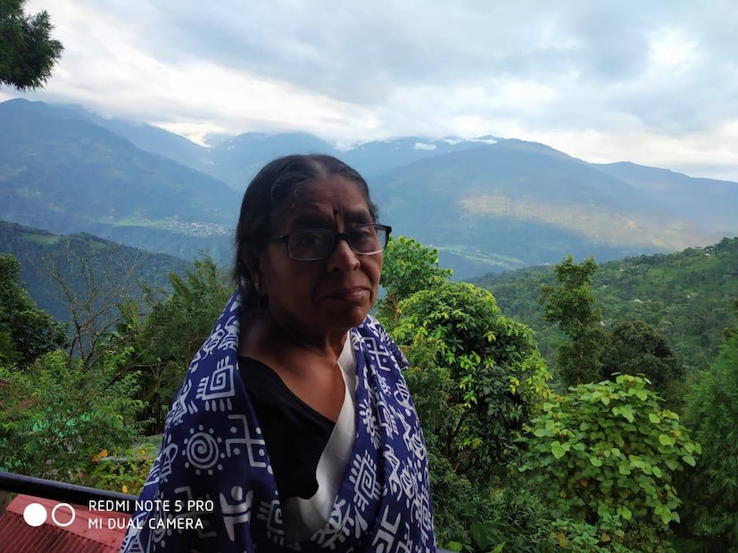 খুবই কম বয়সে বিয়ে হয়েছিল সঙ্গীতশিল্পী জোজোর৷ তখন তাঁর বয়স ছিল মাত্র ১৮ বছর৷ ফলে অনেকটা ছোটবয়সে সংসারের স্পষ্ট ধারণা তাঁর ছিল না৷ শাশুড়ির হাত ধরেই ধীরে ধীরে শিখেছিলেন সব কাজ৷ 