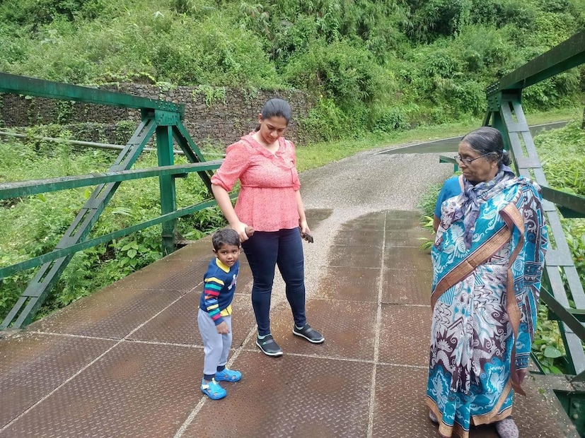 এখন জোজোর মেয়ে বোজো অনেক বড়৷ চাকরি করেন৷ জোজো আবার এক সন্তান দত্তক নিয়েছেন৷ সেই আদির প্রিয় ঠাকুমার সঙ্গে আর সেভাবে সময় কাটাতে পারবে না৷ তার জন্য ওর মন খারাপ৷ 