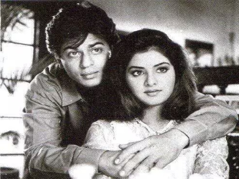 দিওয়ানা - মূলত আরমান কোহলিকে অফার করা, ঋষি কাপুর এবং দিব্যা ভারতীর দিওয়ানা শাহরুখ খানের প্রথম বড় হিট ছিল যা শুরু থেকেই তার তারকা শক্তি প্রমাণ করে।