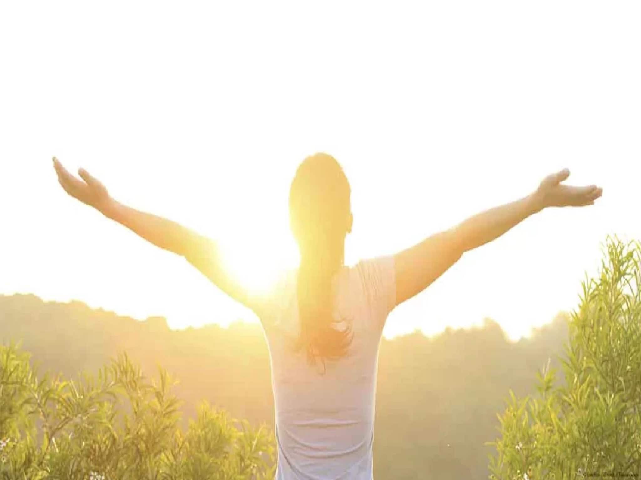 Vitamin D Sunlight Timing: বিনামূল্যে অফুরান মহৌষধ, ভিটামিন ডি গায়ে মাখতে কখন রোদ পোহানোর সেরা সময় বলে দিলেন চিকিৎসক